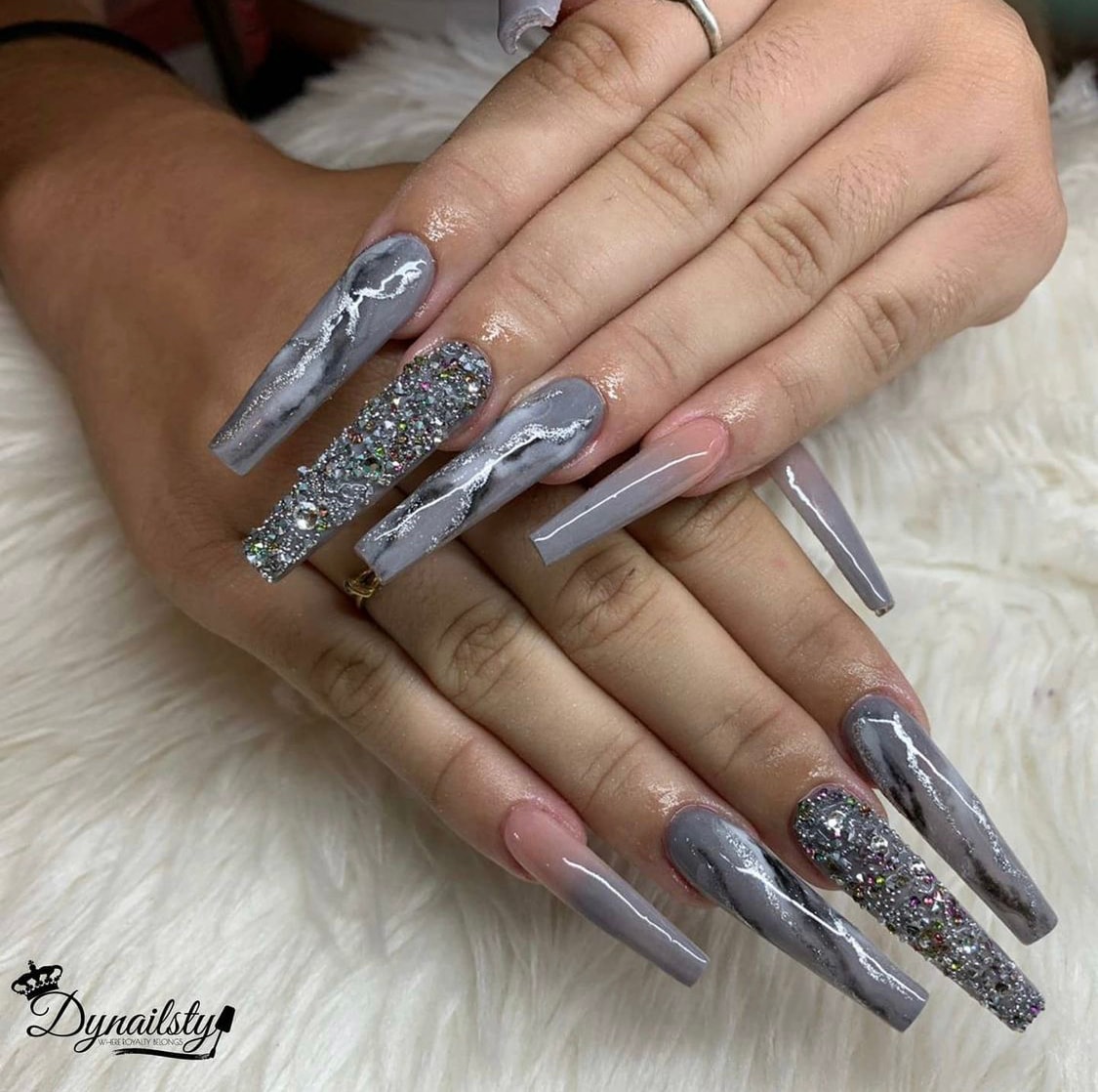 Dynailsty nail art